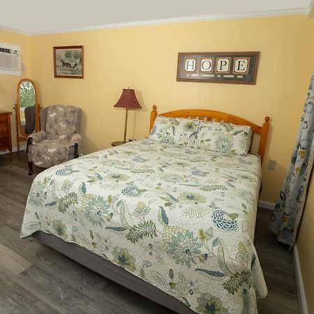 Governor'S Rock Motel Shaftsbury Extérieur photo