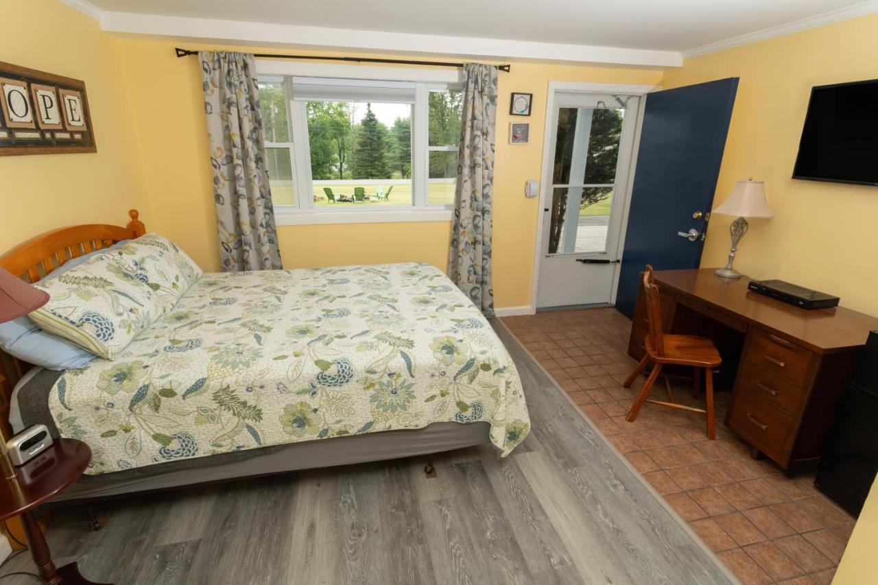 Governor'S Rock Motel Shaftsbury Extérieur photo