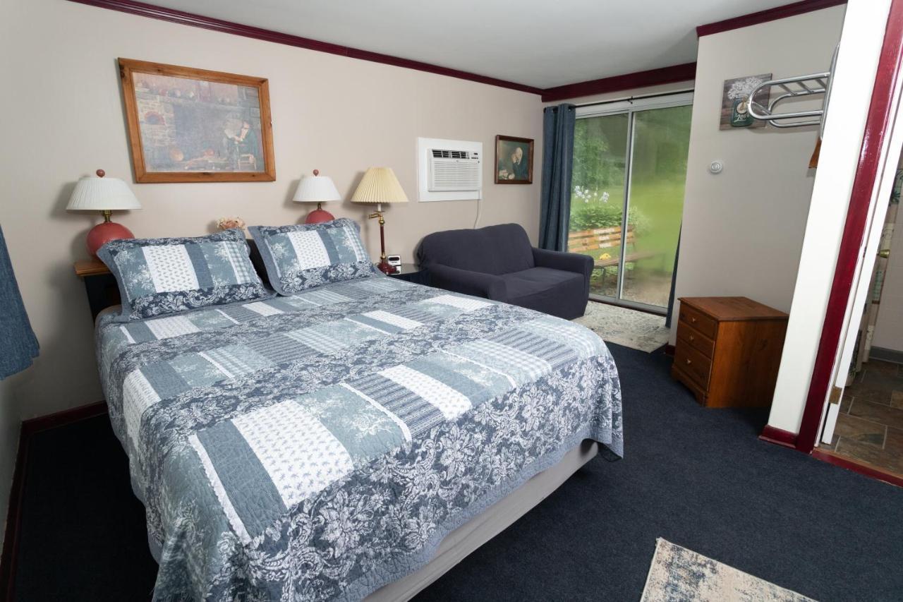 Governor'S Rock Motel Shaftsbury Extérieur photo
