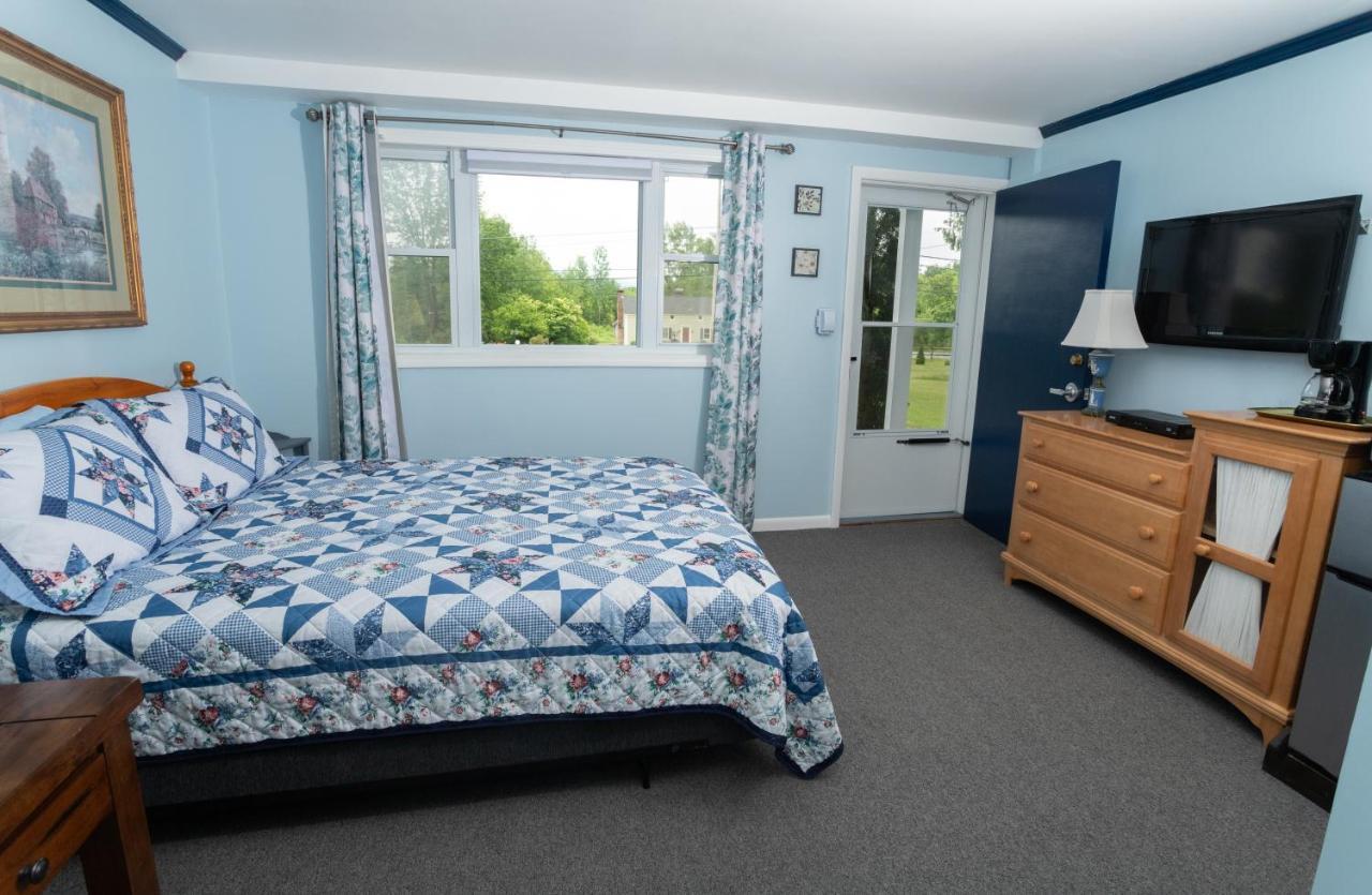Governor'S Rock Motel Shaftsbury Extérieur photo