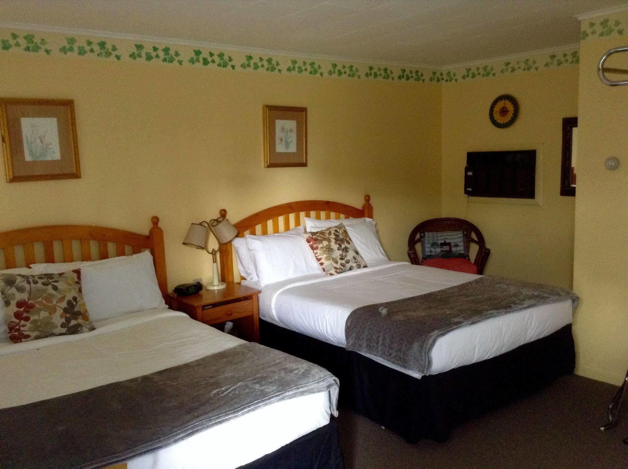 Governor'S Rock Motel Shaftsbury Extérieur photo